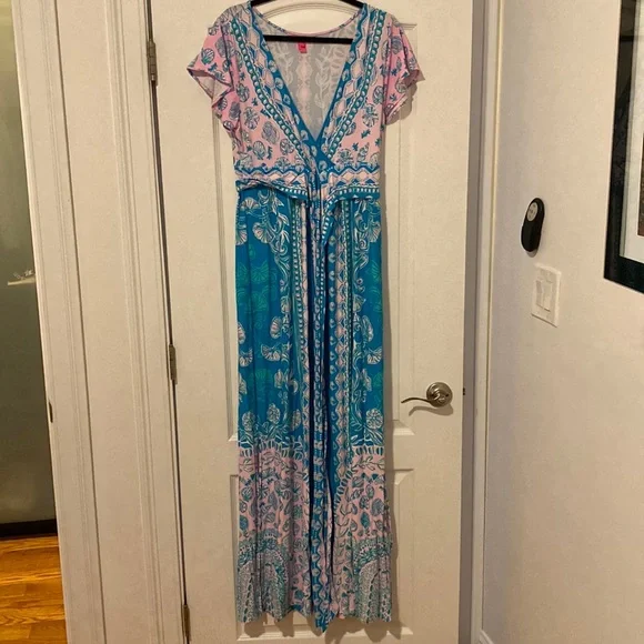 chinese dress ladies Lilly Pulitzer Women's Carmilla Maxi, Resort White Barefoot Beachcombers  Engineered Knit Dress at Amazon Women's Clothing store main image 0